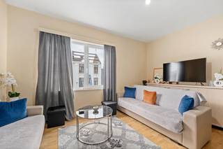 <p>Op een centrale en goed gelegen locatie in Gent bevindt zich deze opbrengsteigendom met vier afzonderlijke studio’s.</p>
<p>Alle eenheden zijn volledig verhuurd aan betrouwbare huurders, wat zorgt voor directe en stabiele inkomsten.Deze investering biedt een netto rendement van 5%, ideaal voor wie op zoek is naar een zorgeloze en rendabele vastgoedbelegging in de Gentse binnenstad.</p>
<p>De Kartuizerlaan staat bekend om haar goede bereikbaarheid, nabijheid van openbaar vervoer, en de aantrekkelijke woonomgeving voor studenten en jonge professionals.<br /><br />Elke studio beschikt over een eigen keuken en badkamer. Er zijn twee studio's die een mogelijkheid hebben tot een tweede slaapkamer/berging.<br /><br />Bent u opzoek naar een opbrengsteigendom in Gent met een aantrekkelijk rendement van 5%? Neem dan zeker contact met ons op!</p>