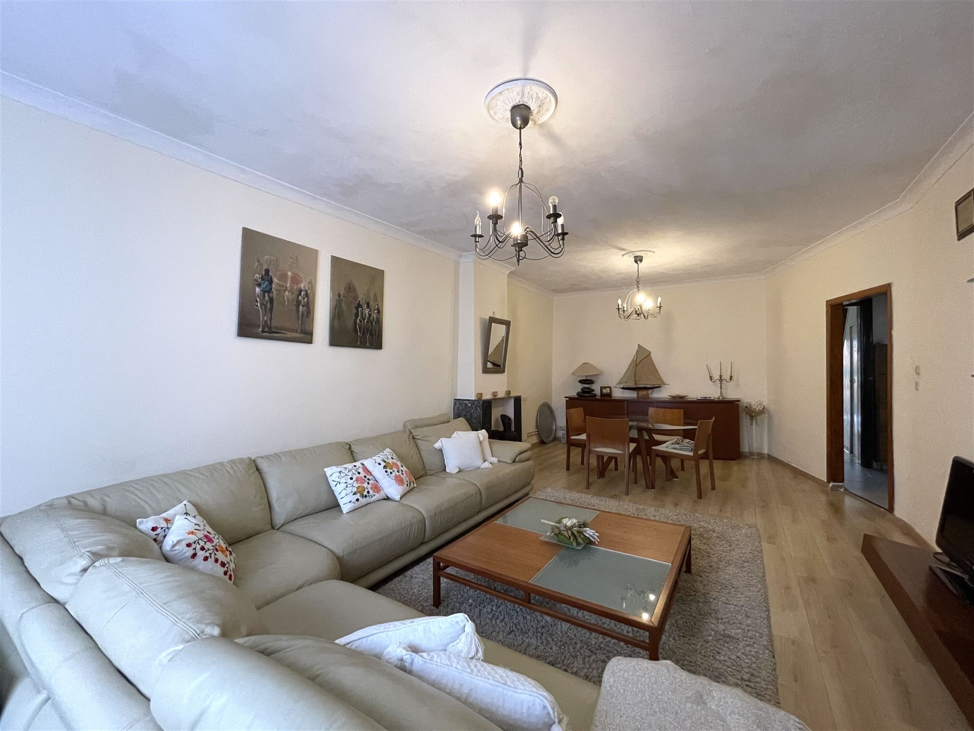 Ruime gezinswoning in charmante wijk - foto 1