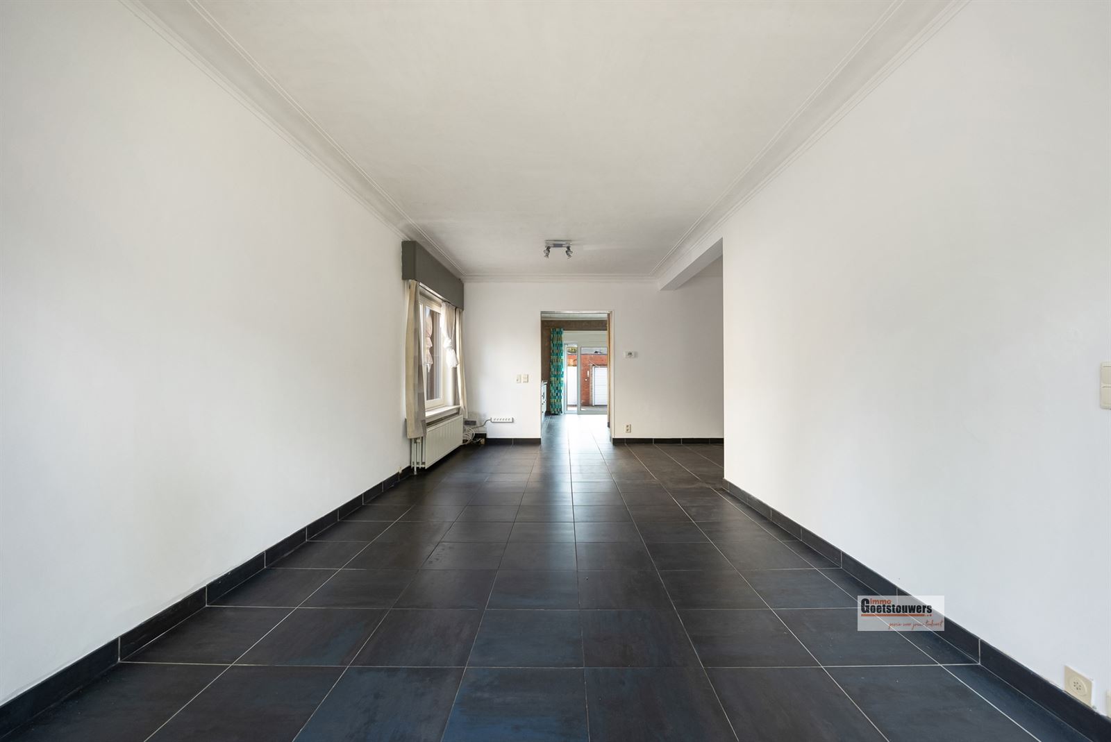 Half open bebouwing met 4 slpks en 2 garages - foto 2