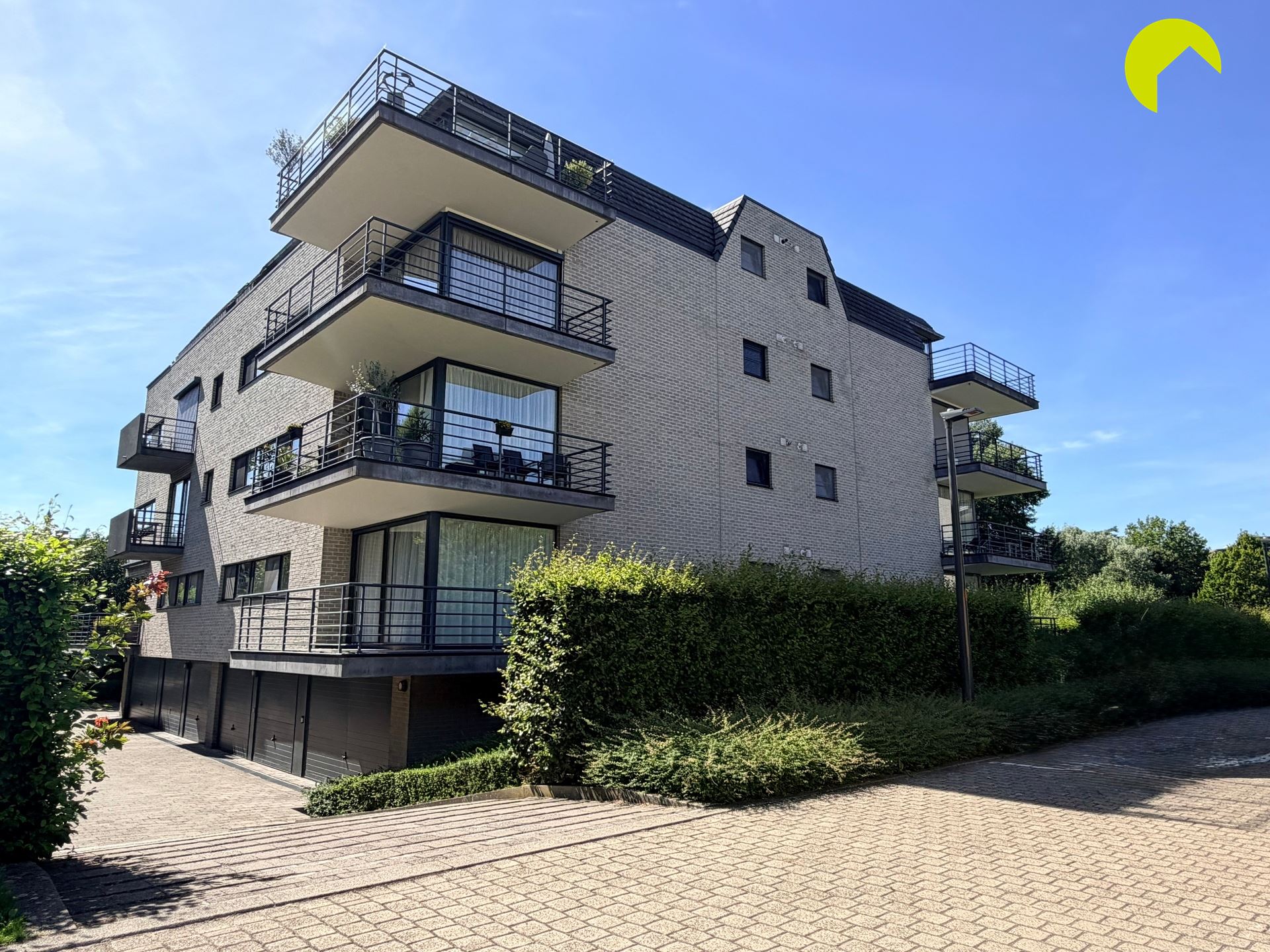 Uiterst ruim en lichtrijk hoekappartement van 115m²! - foto 1