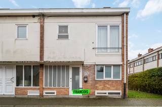 Charmante halfopen woning met ruime tuin in rustige wijkIn een aangename en rustige woonwijk bevindt zich deze mooie halfopen bebouwing met een...