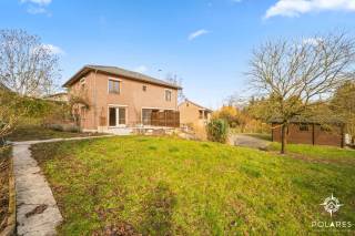 This spacious villa, built in 2000, is located on a large plot in a residential area in Herent, just a stone's throw from Leuven. With a living area of 275m² (according to EPC) and an EPC label B, this property offers a solid construction, finished with quality materials, and a lot of space and potential.<br /><br />Through the entrance hall on the ground floor level, you enter a spacious entrance hall with a separate toilet, cloakroom, and a practical laundry room. Next, you will find a fully equipped kitchen, and a bright living room with seating and dining area, which gives access to the terrace.<br /><br />The first floor consists of a landing with access to a separate toilet, a spacious bathroom, and 3 full bedrooms. The master bedroom also has a dressing room. There is also an attic. Thanks to the practical layout, every space can be used functionally.<br /><br />The house is fully basemented and has very spacious storage rooms and an indoor garage for 2 cars on this level. There is also extra space that can be used as an office or hobby room.<br /><br />The extensive garden on a plot of 2,500m² provides privacy and a green view. All of this within walking and cycling distance from the center of Leuven. You are also just minutes away from UZ Gasthuisberg, KU Leuven, IMEC, and major roads.<br /><br />The house was built with high-quality materials, is well maintained, and has 4 parking spaces, including an electric charging station. The EPC label B also guarantees low energy costs and high living comfort.<br /><br />In short, the ideal home for both families and entrepreneurs in need of extra space.<br /><br />More information via www.polares.eu or contact victoria@polares.eu.