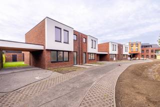 Prachtige nieuwbouwwoning met o.a. 3 slaapkamers waar u als koper de keuze hebt in afwerking. Goede rustige ligging nabij het centrum van...