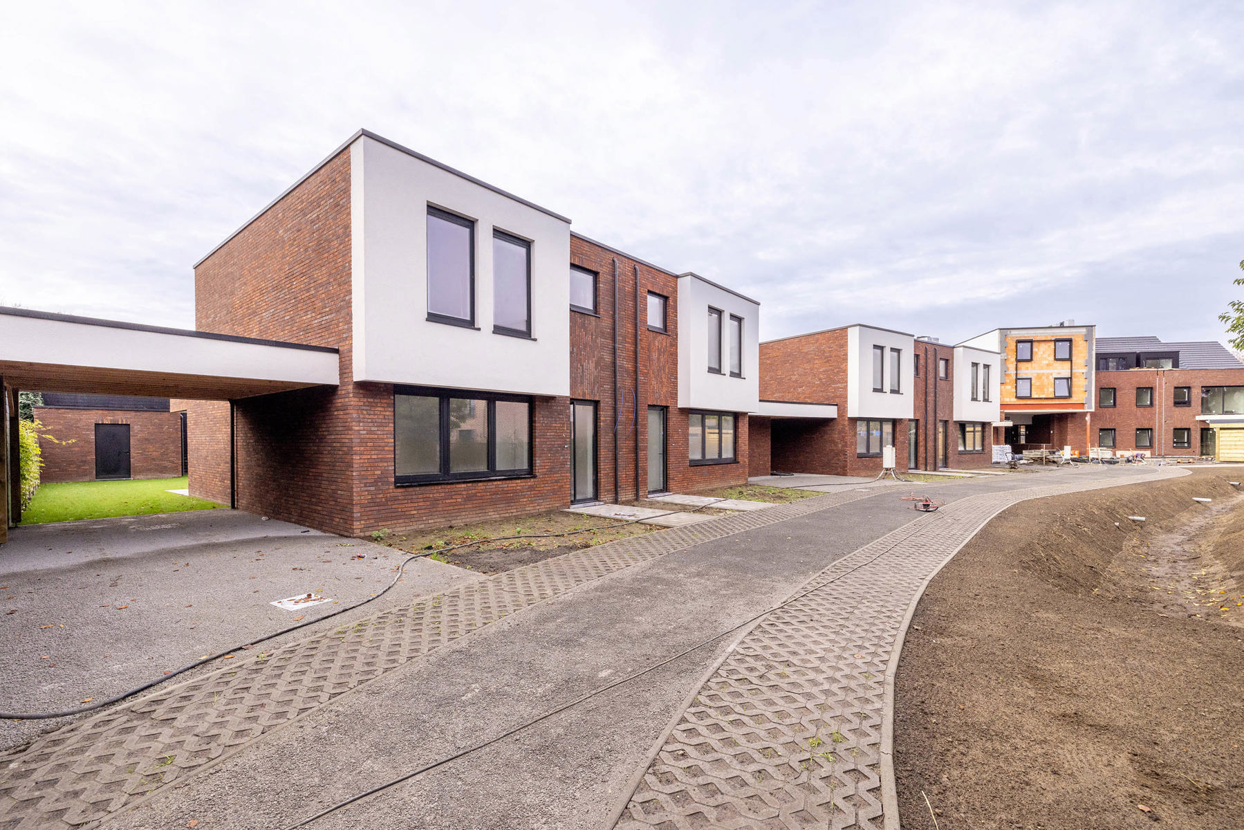 Semi-casco nieuwbouwwoning nabij centrum Nijlen met o.a. 3 slpks - foto 1