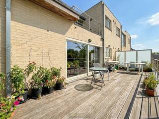 Dit instapklare appartement is gelegen in een aangename residentie met lift, gelegen in Ename, een deelgemeente van Oudenaarde. Dankzij de...