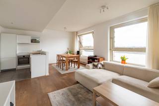 Ontdek dit smaakvol afgewerkte appartement van 70 m², gelegen in het prestigieuze project Westkaai Toren 6. Geniet dagelijks van een...