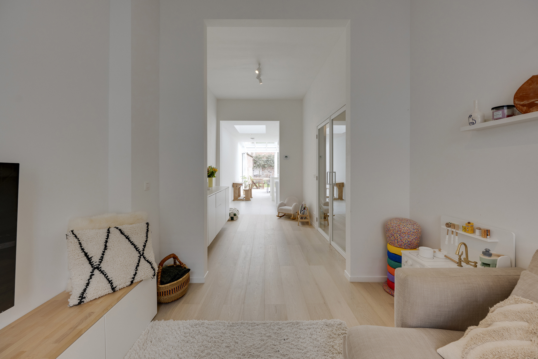 Stijlvol gerenoveerde woning met tuin in Oud-Berchem. - foto 4