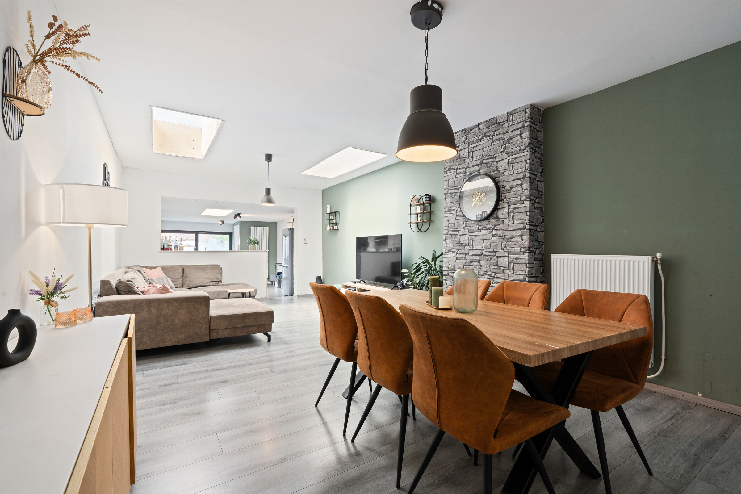 Ruime woning met garage en renovatiepotentieel - foto 3