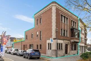 Zeer gunstig en centraal gelegen ruime herenwoning op de hoek van het Wipplein en de H. Spillemaeckersstraat, nabij het centrum van Boom. ...