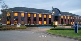 !! INVESTERINGSOPPORTUNITEIT !! Fantastisch gelegen verhuurde kantoorruimte met een totale oppervlakte van 866 m² te koop op slechts 3 min. van de op- en afrit R0. Vlotte bereikbaarheid met het openbaar vervoer: station Brussel-Zuid op slechts 15 minuten.<br /><br /><strong>Het rendement bedraagt 6,74 %.</strong> De situeert zich op de eerste en tweede verdieping van het kwalitatieve kantoorgebouw "RIVERSIDE" dat voorzien is van o.a. toegangsbeveiliging en liften. Ruime parkeermogelijkheden bij het gebouw met aanwezigheid van 25 privatieve parkeerplaatsen. Een topinvestering met aantrekkelijk rendement.<br /><br />Voor bijkomende inlichtingen omtrent de verhuring of een vrijblijvend plaatsbezoek kan u contact opnemen met <strong>PANORAMA B2B</strong> op <strong>0477 09 00 09</strong>