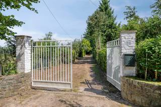 Dans une rue calme à Hekelgem, cette solide villa de plain-pied bénéficie d’une situation idéale à proximité des commerces, écoles, transports...