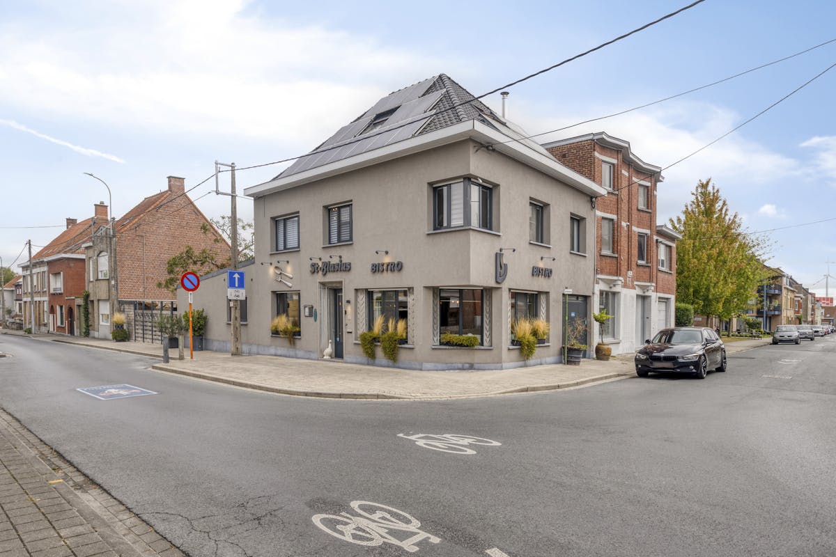 Instapklare horecazaak met woonst in het hartje van Rumbeke - foto 1