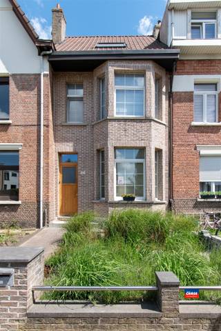 HOBOKEN | CHARMANTE, GERENOVEERDE GEZINSWONING MET DRIE SLAAPKAMERS EN STADSTUIN | EPC B |Deze gezellige en energiezuinige woning werd in 2020...