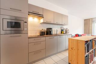 Dit appartement is gelegen in de residentie "Chateau Tropezina", een moderne en goed onderhouden residentie in Oostende. Gebouwd in 2009,...