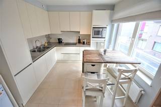 Deze prachtige rijwoning in Knokke is een unieke kans voor wie op zoek is naar een ruime en goed onderhouden woning. Met een perceeloppervlakte...