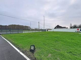 Dit bedrijfsgebouw te huur bevindt zich langs de drukbezochte verbindingsweg Knokkebaan (N44) in Knesselare. Dankzij deze strategische ligging...