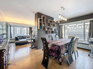 <p>Dit verzorgd appartement op de eerste verdieping (lift aanwezig) beschikt over een <strong>inkomhal met gastentoilet en vestiaire</strong>, een lichtrijke woonkamer met eetplaats, een ingerichte keuken, 3 mooie <strong>slaapkamers</strong> en een badkamer (ruime douche, lavabo en aansluiting wasmachine). Er is tevens een <strong>aangenaam terras aanwezig.<br /><br /></strong>Het appartement is voorzien van o.a. <strong>dubbele beglazing, centrale verwarming op aardgas,</strong> <strong>videofoon</strong>, <strong>gunstig EPC-label B</strong> én de <strong>elektriciteit is conform</strong>. Een <strong>praktische privé-kelderberging</strong> is inbegrepen, en in het gebouw is er een <strong>gemeenschappelijke fietsenberging</strong> aanwezig.<br /><br /><strong>Ideaal gelegen aan Esplanadeplein in centrum Aalst,</strong> grenzend aan de winkelstraten en op <strong>wandelafstand van de Grote Markt,</strong> Utopia, scholen en station (rechtstreekse verbinding Brussel en Gent). Er is ook <strong>voldoende parkeergelegenheid</strong> op de parking van het Esplanadeplein! Contacteer ons gerust voor meer info en/of een bezoek via june@immotijl.be of bel naar 0486 17 07 61. <strong><br /></strong></p>