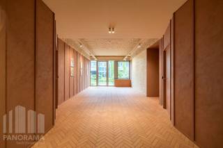 <strong>Kantoor</strong> van 625 m² te huur. Strategisch gelegen op slechts 2 minuten van de R0 (op- en afrit Jette) en geniet van een vlotte verbinding met de E40. Ook met het openbaar vervoer is de site uitstekend bereikbaar.<br /><br />De kantoren maken deel uit van het hoogkwalitatieve "<strong>Greenland Office Park</strong>", waar diverse faciliteiten aanwezig zijn, waaronder een restaurant, parking, douches, fietsenstalling en elektrische laadpunten.<br /><br /><strong>Andere oppervlaktes zijn beschikbaar</strong>, alsook mogelijkheid om de gehuurde oppervlakte aan te passen naar uw wensen.<strong> Beschikbaar vanaf 01/02/2026.</strong><br /><br />Contacteer <strong>PANORAMA B2B</strong> voor bijkomende inlichtingen, plannen of een plaatsbezoek <strong>0477 09 00 09</strong>