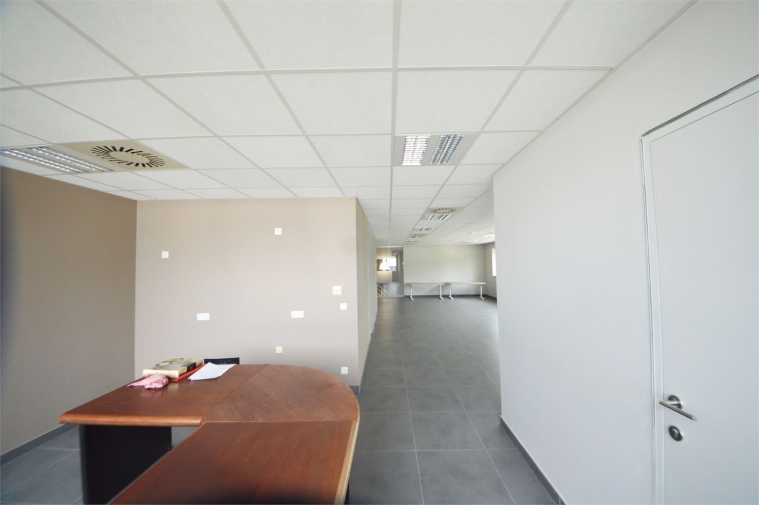 Commercial à louer à Grammont - photo 5