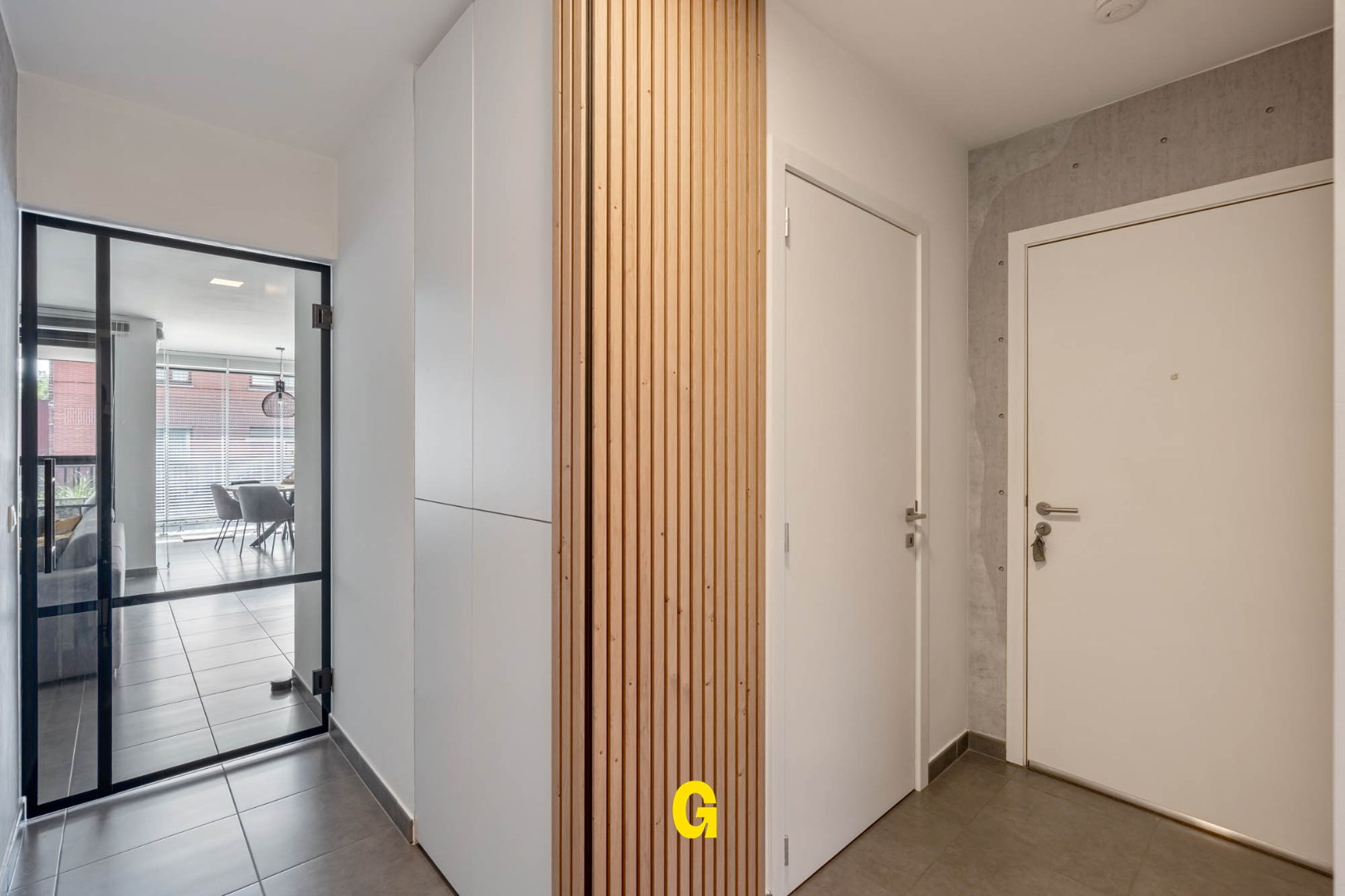 Knap ingericht gelijkvloersappartement met kelder en standplaats vlak bij het centrum - foto 5