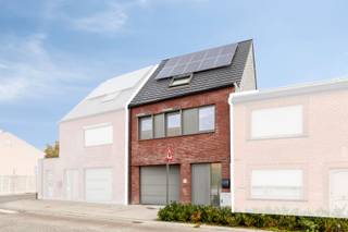 <span><span>In het dorpscentrum van <strong>Boezinge</strong>, deelgemeente van Ieper, stellen we u deze<strong> ruime en recent opgerichte bebouwing</strong> voor, gelegen op een perceel van 267 m². Deze woning werd afgewerkt in<strong> 2019</strong> en biedt u een zee aan ruimte en alle hedendaags comfort. Bovendien kan men genieten van een gunstige, doch rustige ligging <strong>op een boogscheut van het stadscentrum van Ieper en zijn invalswegen</strong>.<br /><br />Men beschikt over onder meer over <strong>4 grote slaapkamers</strong>, een <strong>inpandige garage</strong> en een <strong>onderhoudsvriendelijke tuin</strong>. De woonst heeft een <strong>bewoonbare oppervlakte van 204 m²</strong>. Aan ruimte dus geen gebrek! Daarnaast is het pand natuurlijk ook zeer energiezuinig (energielabel A) en de elektrische installatie is uiteraard conform gekeurd. Er wordt op heden verwarmd met centrale verwarming en radiatoren (aardgas). De ramen beschikken over hoogrendementsbeglazing en PVC raamkozijnen. Er zijn ook 4 opbouw-rolluiken voorzien om de slaapkamers te verduisteren. De woning is uitgerust met <strong>10 zonnepanelen </strong>en men kan gebruik maken van <strong>15.000 liter aan regenwater.</strong></span><br /><br /><span><em>Beschikbaarheid: Niet meteen beschikbaar bij akte. In overleg met eigenaars.</em></span><br /><br /><span><u>De indeling van de ruimtes is als volgt:</u><br />Gelijkvloers: inkom- en traphal - apart gastentoilet - voorraadberging - inpandige garage met wasplaats - aangename en ruime leefruimte met zithoek, eetplaats, bureau en open, ingerichte keuken.<br />Eerste verdieping: trap- en nachthal - 2 grote slaapkamers - badkamer uitgerust met douche, lavabomeubel en toilet.<br />Tweede verdieping: trap- en nachthal - 2 grote slaapkamers - berging/technische ruimte.<br />Exterieur: volledig afgesloten tuin met gazon en aansluitend terras - <strong>tuinberging met tweede, overdekt terras</strong>.<br /><br /><u>Enkele troeven:</u></span></span>
<ul>
	<li><span><span>Recent bouwjaar (2019), instapklaar en gunstig <strong>energielabel A</strong>;</span></span></li>
	<li><span><span>4 ruime slaapkamers en inpandige garage;</span></span></li>
	<li><span><span>Onderhoudsvriendelijke, aangelegde tuin;</span></span></li>
	<li><span><span>Ruime bewoonbare oppervlakte van 204 m²;</span></span></li>
	<li><span><span><strong>Overvloed aan (berg)ruimte</strong>;</span></span></li>
	<li><span><span>Gunstige locatie.</span></span></li>
</ul>
<span><span>Als je het ons vraagt is dit de ideale gezinswoning! Mis deze kans niet en leg vandaag nog uw bezoekmoment vast!</span><br /><br /><span>Wenst u meer informatie of een bezoek ter plaatse? Bel Diksimmo op het nummer <strong>051 50 11 51 </strong>of mail naar diksmuide@diksimmo.be.</span></span>