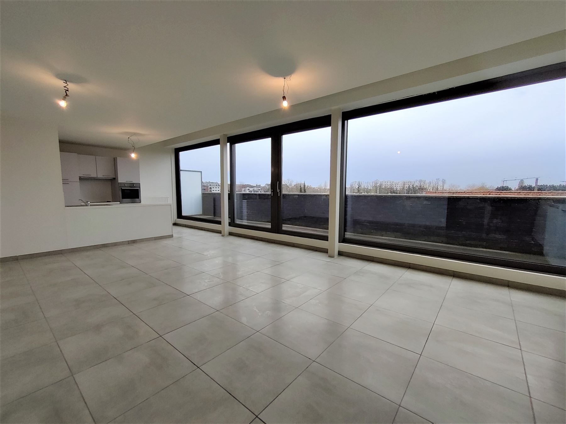 Ruim en lichtrijk duplex penthouse met 2 slaapkamers - foto 2
