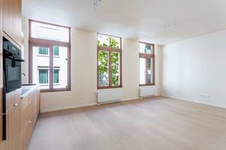 Welkom in dit stijlvol gerenoveerde appartement op de eerste verdieping, onderdeel van een kleinschalig project van High-Five Group met slechts...