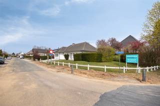 Située dans un quartier prisé et calme de Hamme, cette charmante habitation offre de nombreuses possibilités. Implantée sur un beau terrain de...