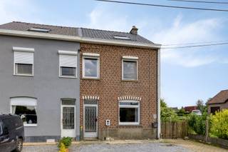 Deze ruime woning met een bewoonbare oppervlakte van 210m2, ligt in een rustige straat in het landelijke Pellenberg.Op gelijkvloers vind je de inkom,...