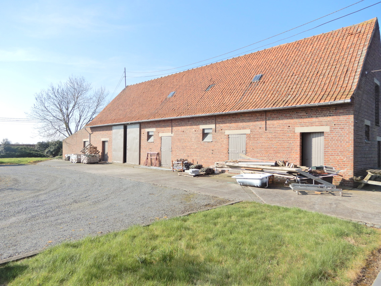 Alleenstaande woning met bijgebouwen te Meulebeke/Tielt. - foto 4