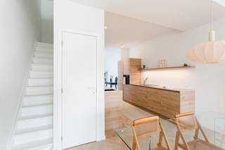 Dit aangename duplexappartement, gelegen op de derde en vierde verdieping, bevindt zich op een uitstekende locatie aan het Sint-Andriesplein, in...