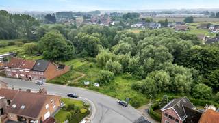 Voor meer informatie, bel 053 59 49 34 - Op een rustige locatie met een prachtig uitzicht in Outer (Ninove), bevindt zich deze projectgrond voor...