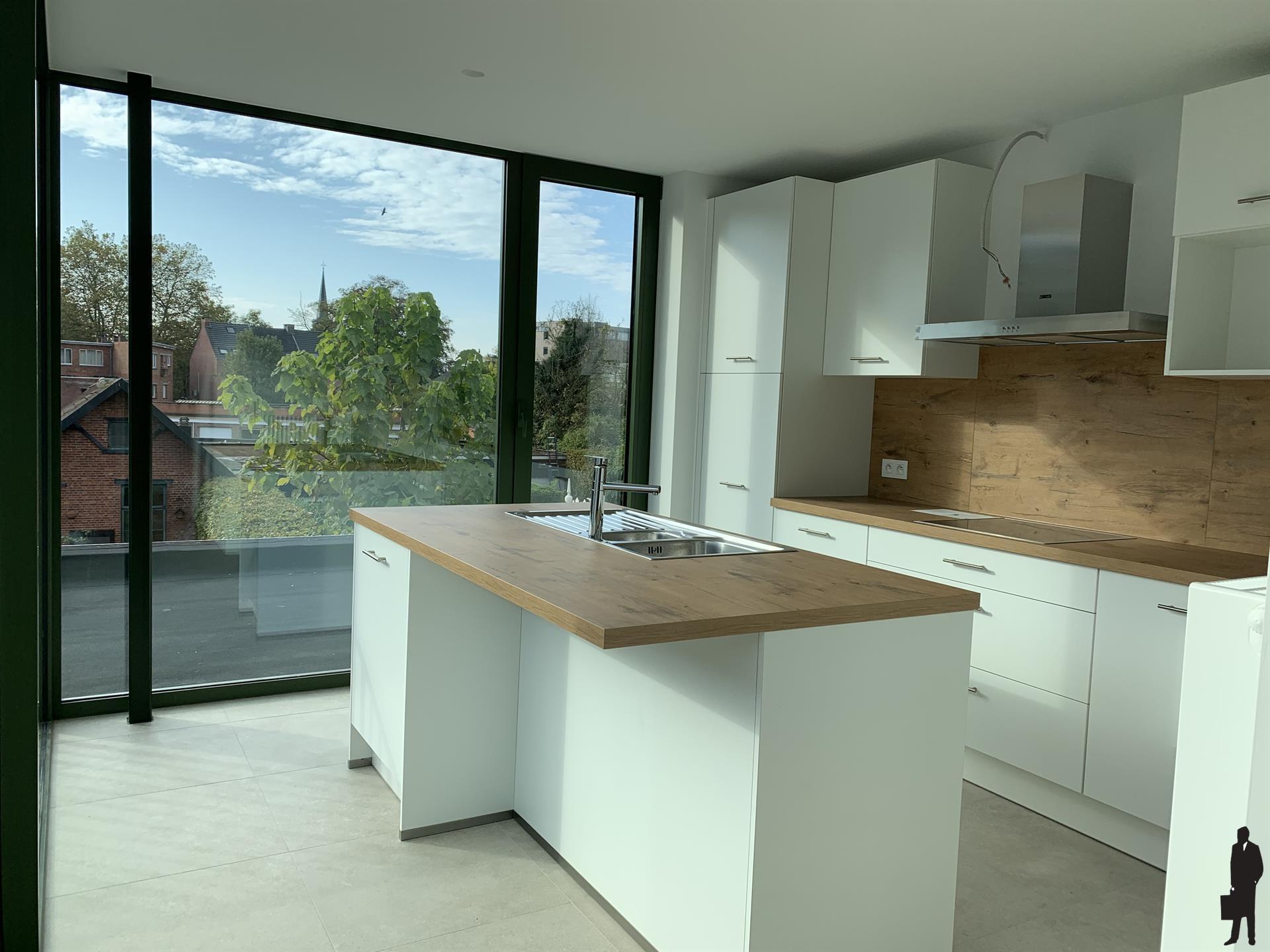 Gerenoveerd duplex appartement in "Villa Josepha" op de eerste verdieping in het centrum van Brasschaat !  - foto 4