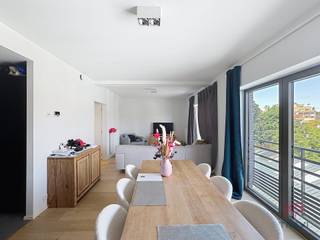 UCCLE : Dicht bij Churchill en alle voorzieningen, in de Rue Vanderkindere, duplex appartement met 2 slaapkamers van +/-112m² op de 3e...