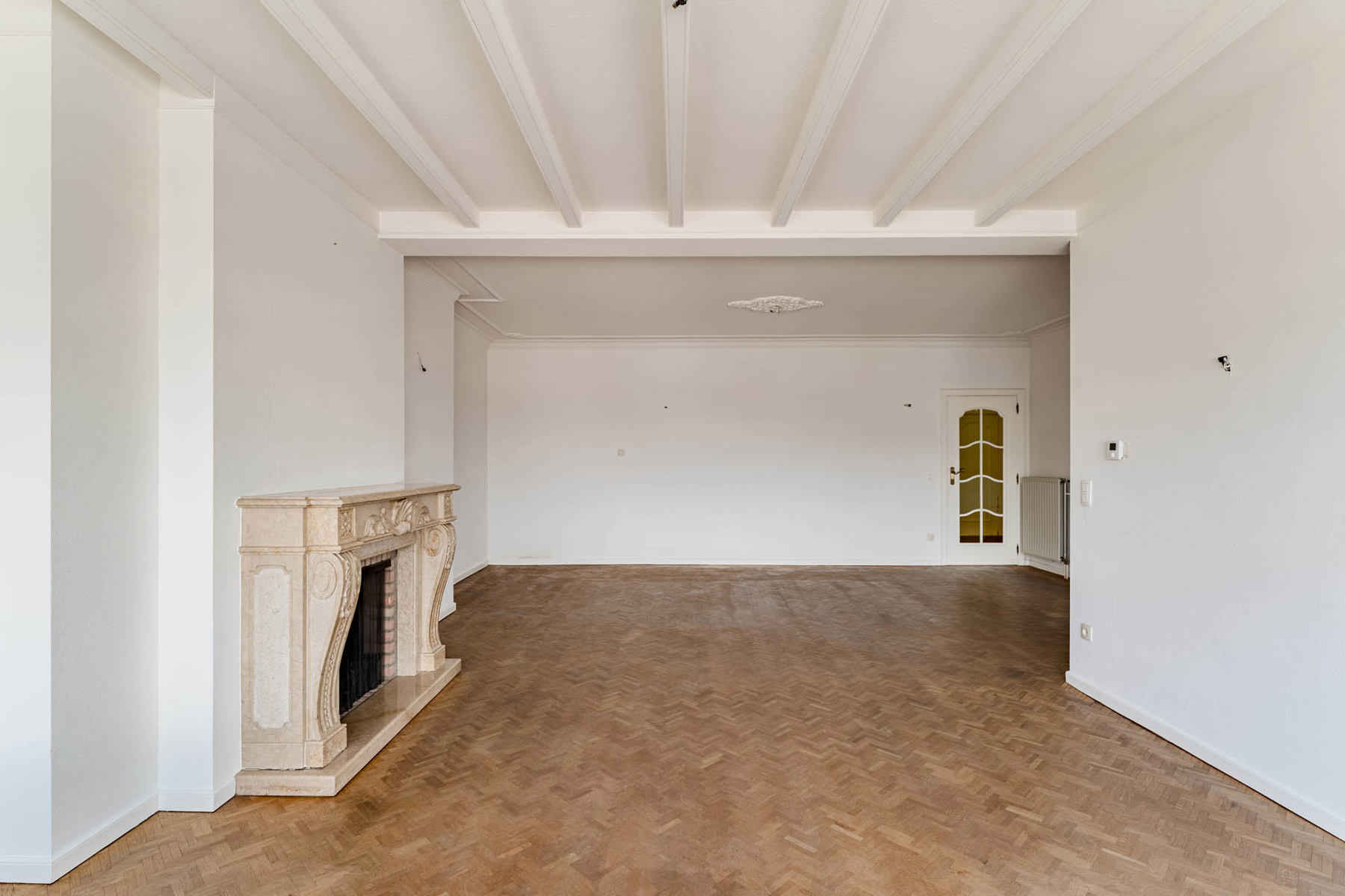 Ruim appartement mét ondergrondse garage en kelderberging - foto 4