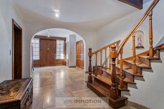 Een unieke en ruime burgerwoning met bijgebouw, gelegen nabij Aalbeke centrum.Deze gezinswoning, gebouwd in 1984 met kwalitatieve materialen en in...