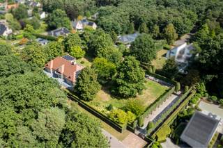 Prachtige villa met binnenzwembad, 5 slaapkamers en 3 badkamers op een perceel van 4.000 m2 te Kasterlee.Deze residentiële villa is gelegen in een...