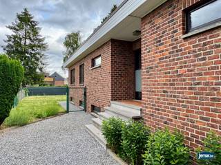 Gezellige bungalow met 5 slaapkamers, inpandige garage en tuin – rustig gelegen in As. Ben je op zoek naar een gelijkvloerse woning met veel ruimte,...