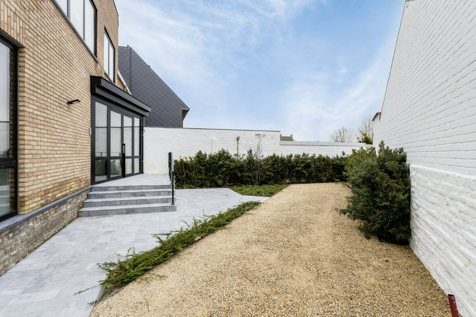 Gerenoveerd kantoorgebouw te koop in het centrum van Veurne. - foto 4