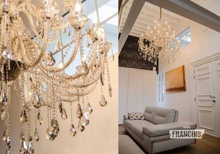 Dit prachtig en luxueuze gemeubelde penthouse (200m²) op de 3de verdieping is gelegen in het hartje Brussel. <br /><br />De penthouse is voorzien van alle comfort en bestaat uit een inkomhal met een monumentale kristal luster in chambord stijl, een lichtrijke salon met gashaard, een bureaugedeelte, een volledige uitgeruste keuken (inductie kookplaat, - dampkap, - maxi vaatwasser, - combi oven, stoomoven, Amerikaanse no-Frost koelkast met diepvriezer en ijs- en watermachine met keukeneiland, een berging/wasplaats, een dakterras met panoramisch uitzicht (16m²), een hoofdslaapkamer met jacuzzi chromotherapie, een marmeren douche (sunshower IR en UV) en toilet. Daarnaast is er een kinderkamer (mezzanine) voor 2 met een badkamer en 2 bureaugedeeltes. <br /><br />Aaneensluitend zijn er 2 parkeergarages die deze woning vervolledigen. <br /><br />Divers: Camerabewaking en toegangscontrole via RFID badge, elektronisch slot te bedienen met code of biometrie (vingerafdruk), 55” smart TV met satellietontvangst met 8 cantonluidsprekers, Op maat gemaakte kasten, ingebouwde convectoren en airco (warm en koud), Parketvloeren, LED verlichting, Domotica; voor bediening videoparlofoon, dakramen, verlichting, temperatuur, Toilet Starck SensoWash.<br /><br />Forfaitprijs €2.300 +€550 = 2850 €/maand voor tv, satelliet, internet, verzekering, verwarming, elektriciteit en warm en koud water. Beschikbaar vanaf 01/12/2025.<br /><br />Handelspanden, restaurants, bars en andere recreatieve mogelijkheden zoals de Koninklijke Vlaamse schouwburg zijn op steenworp van de trendy buurt aan het Sint-Katelijne plein. Openbaar vervoer zoals metro, bus en tram vindt u in de onmiddellijke buurt terug. Een bezoek waard !! <br /><br />