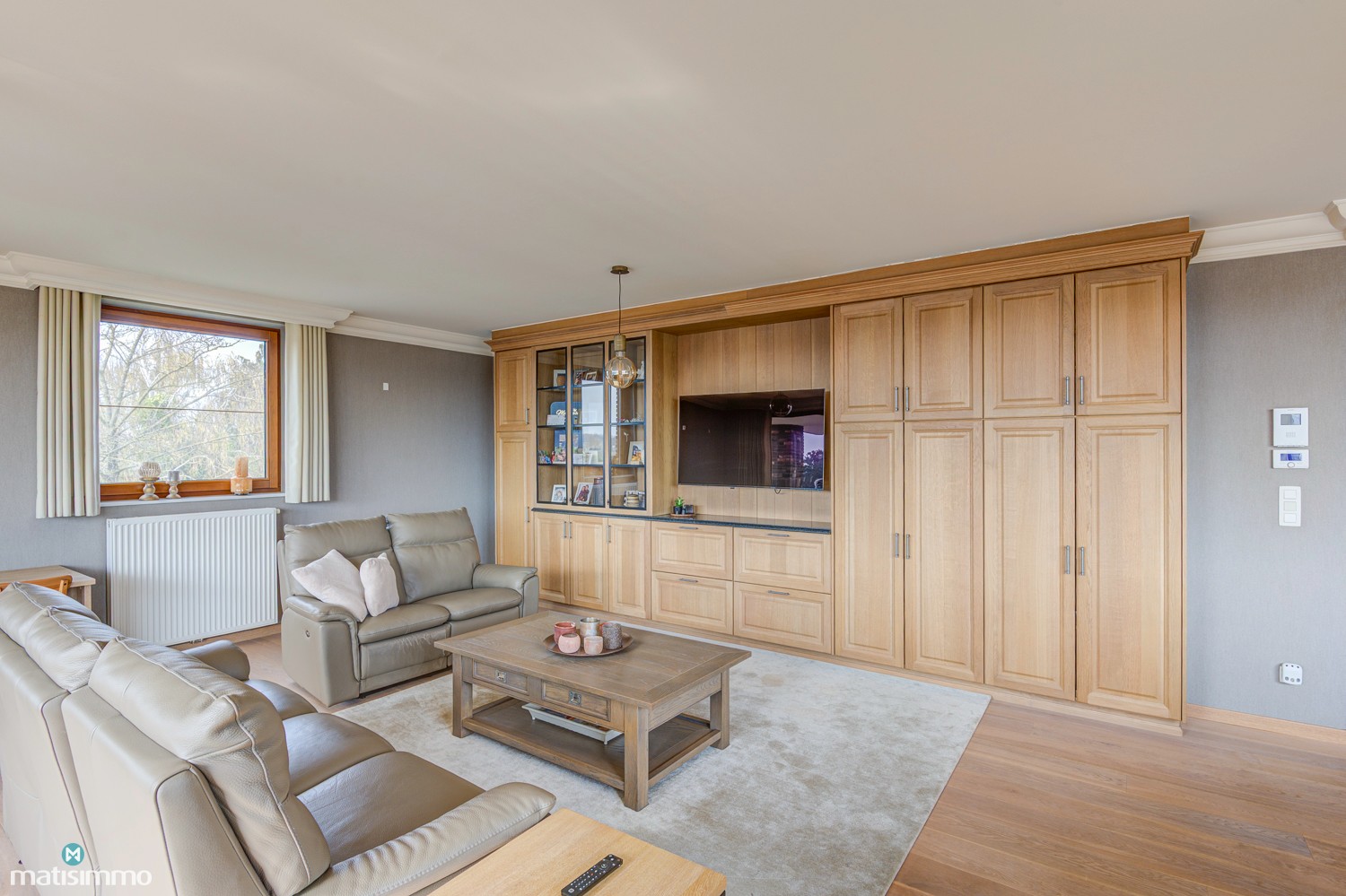 LUXUEUS AFGEWERKT APPARTEMENT MET 2 SLAAPKAMERS EN ZUIDGERICHT TERRAS VLAKBIJ HET CENTRUM VAN BILZEN (+ optioneel 3 autostaanplaatsen) - foto 4