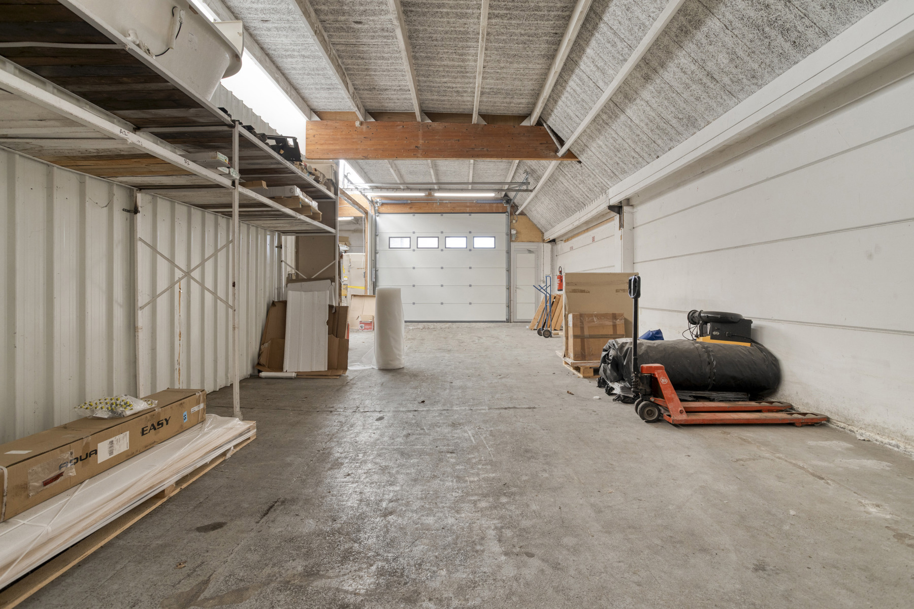 Centraal magazijn / opslagruimte 350 m² te huur in Roeselare - foto 4
