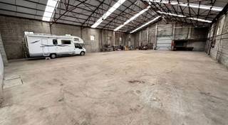 OPSLAGLOODS TE HUUR IN LIERDE. Ruime loods met een oppervlakte van +- 556 m² te huur te Deftinge. Breedte 18,55m en diepte 30 meter. Inrijpoort van...
