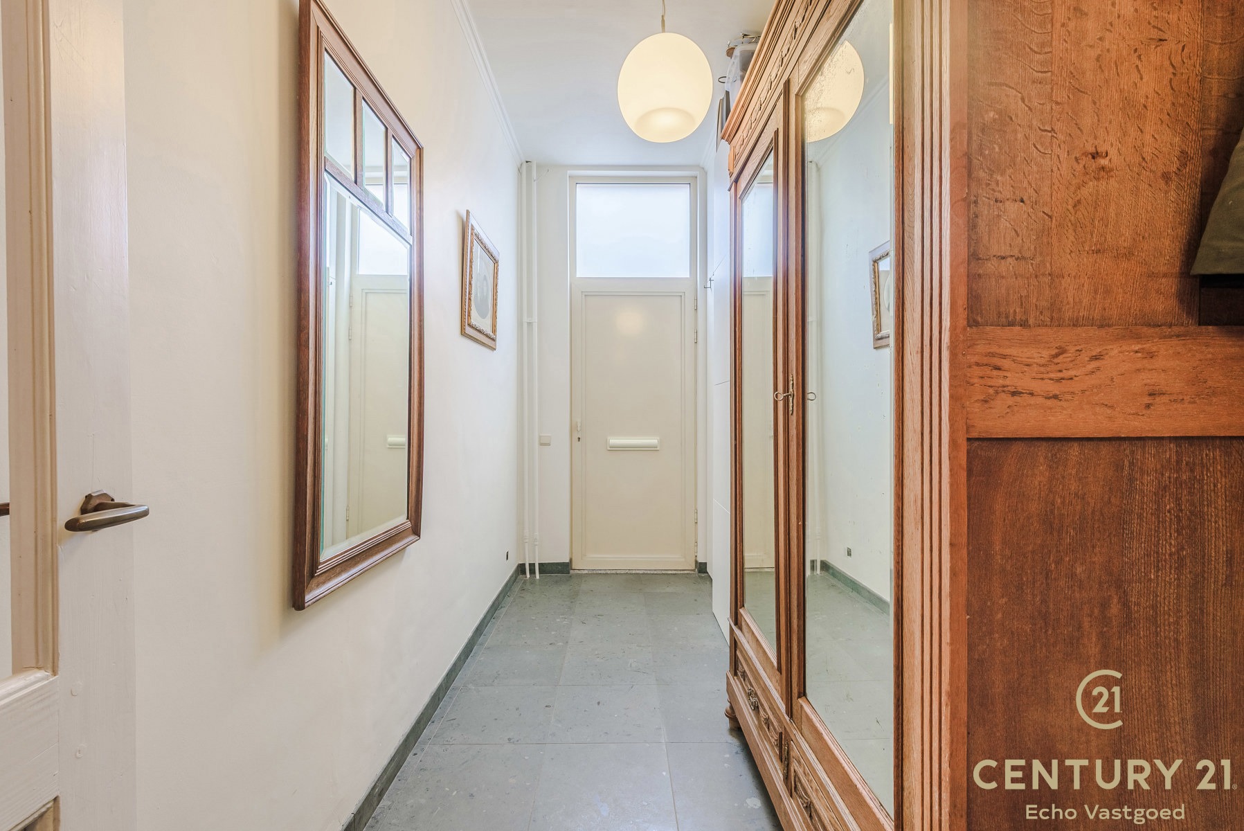 Charmante woonst met 5 slpk, tuintje, bijhuis en zwemvijver  - foto 3