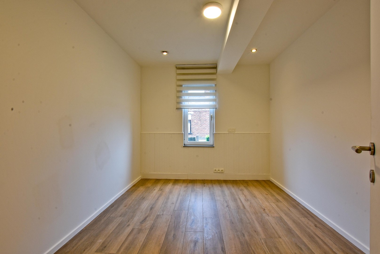 Halfopen bebouwing met mogelijkheid tot 7 slaapkamers, 2 badkamers en grote tuin in Aalter - foto 4