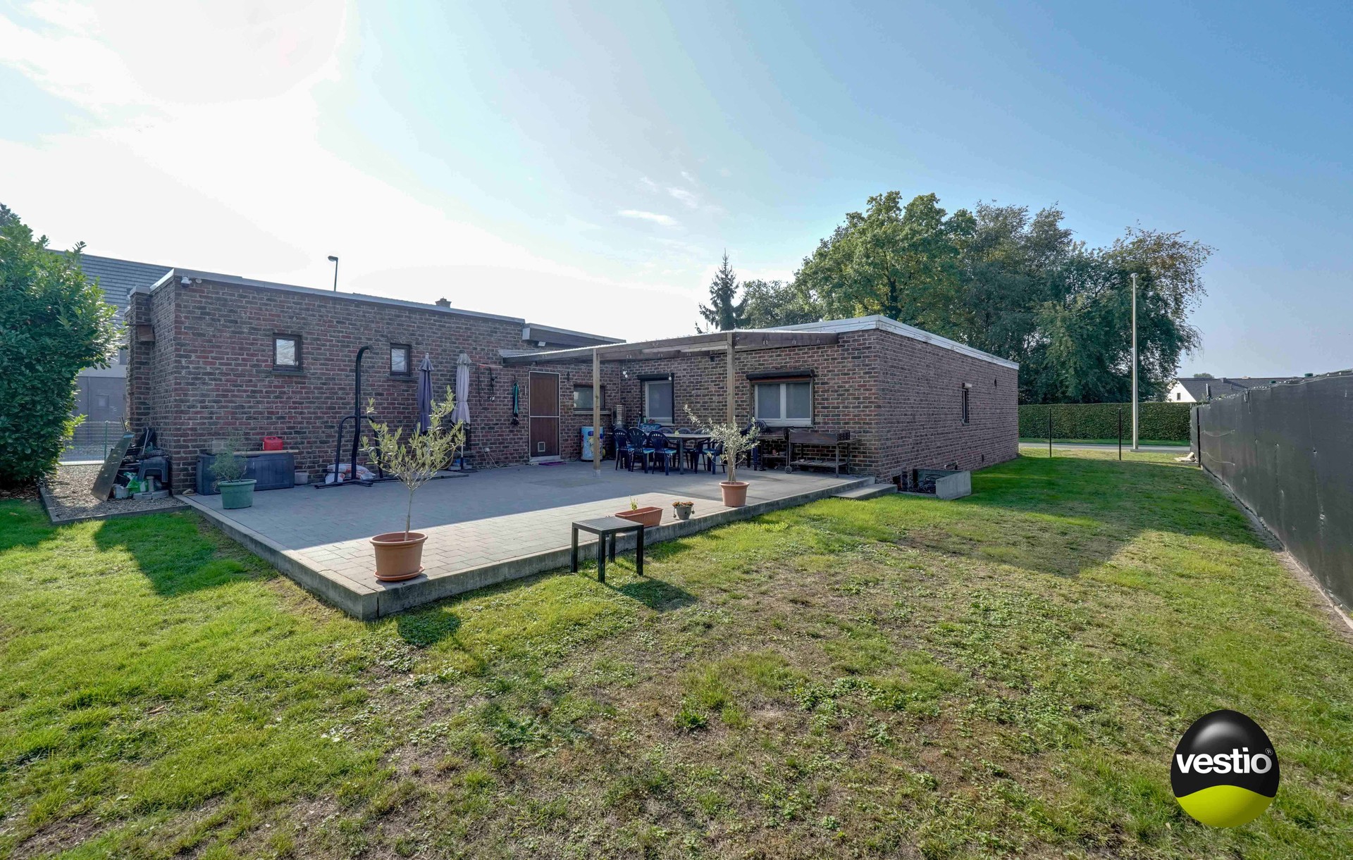 GELIJKVLOERSE BUNGALOW BOORDEVOL POTENTIEEL - foto 5