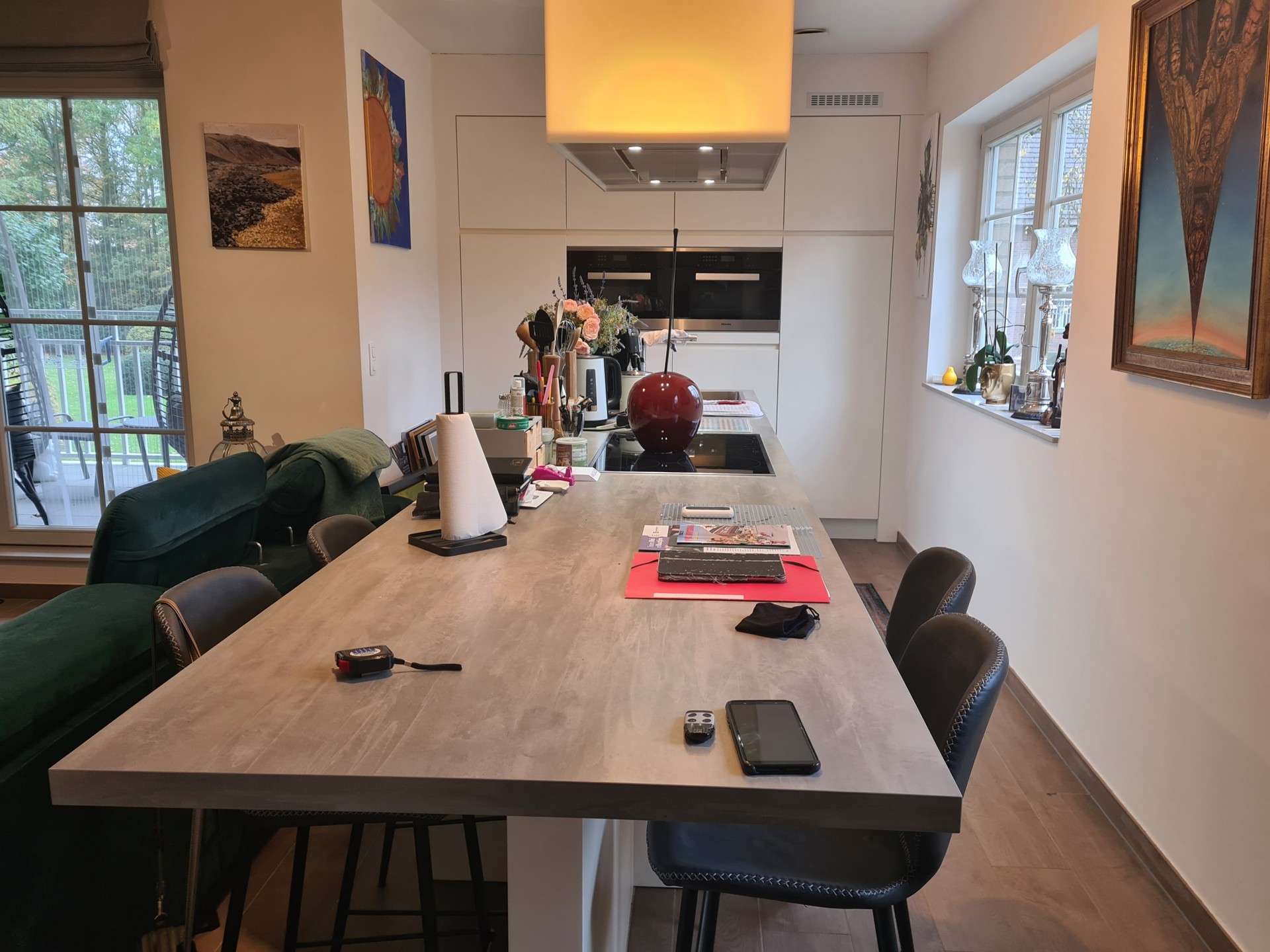 Luxueus afgewerkt appartement met lift op de 1ste verdieping met 1 slaapkamer, mooi terras dat uitkijkt op parktuin en 1 ondergrondse autostaanplaats. - foto 3