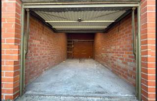 In de Scharebrugstraat 171, op wandelafstand van het centrum van Blankenberge, treffen we dit garagecomplex aan. de garage werd voorzien van een...