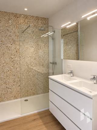 <strong><span>OPGELET:</span> Het is niet mogelijk om hier een adres te vestigen!<br /></strong><br />Stijlvol appartement met 2 slaapkamers en mooi terras op het bedrijventerrein "Campus Pelt".<br />Er is een berging en parkeerplaats aanwezig.<br /><br /><strong>BIJZONDERHEDEN:</strong><br />- Zonnepanelen aanwezig<br />- Airco<br />- Vloerverwarming<br />- Gemeenschappelijke kosten: €60/maand<br />- Beschikbaar vanaf 1/12/2026<br /><br /><strong>INDELING: </strong>Inkomhal, toilet, woonkamer, keuken, berging, badkamer, 2 slaapkamers<br />
<p>Indien u een bezichtiging wenst, gelieve u hieronder kandidaat te stellen.<br />Zodra we u hiervoor selecteren, contacteren we u voor een afspraak.</p>
<p>Door de grote toestroom van huuraanvragen, zijn we niet in de mogelijkheid iedereen persoonlijk te beantwoorden, indien u binnen 10 dagen geen reactie van ons heeft ontvangen, komt u niet in aanmerking voor dit pand.</p>