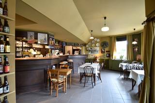 Verzorgde woning met horecazaak, ideaal gelegen op een boogscheut van het centrum en langs diverse fietsroutes.Het woon-gedeelte beschikt over een...